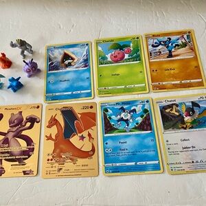 Lot JJ: 12pc  Lot : 2 Gold Fan Arts Cards, 5 Pokemon Cards and 5 Pokémon F…